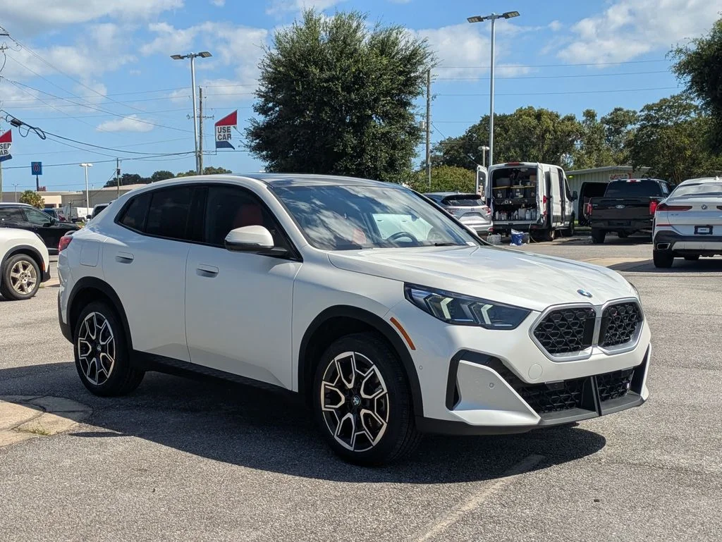 Used 2025 White BMW xDrive28i image 7