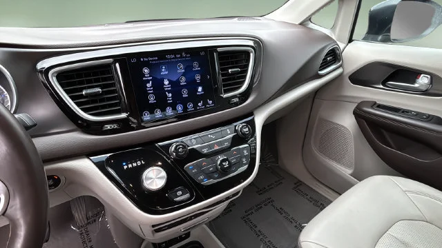 Used 2017 Gray Chrysler Touring-L Plus image 24