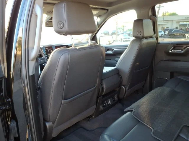 Used 2025 Onyx Black GMC SLT image 13