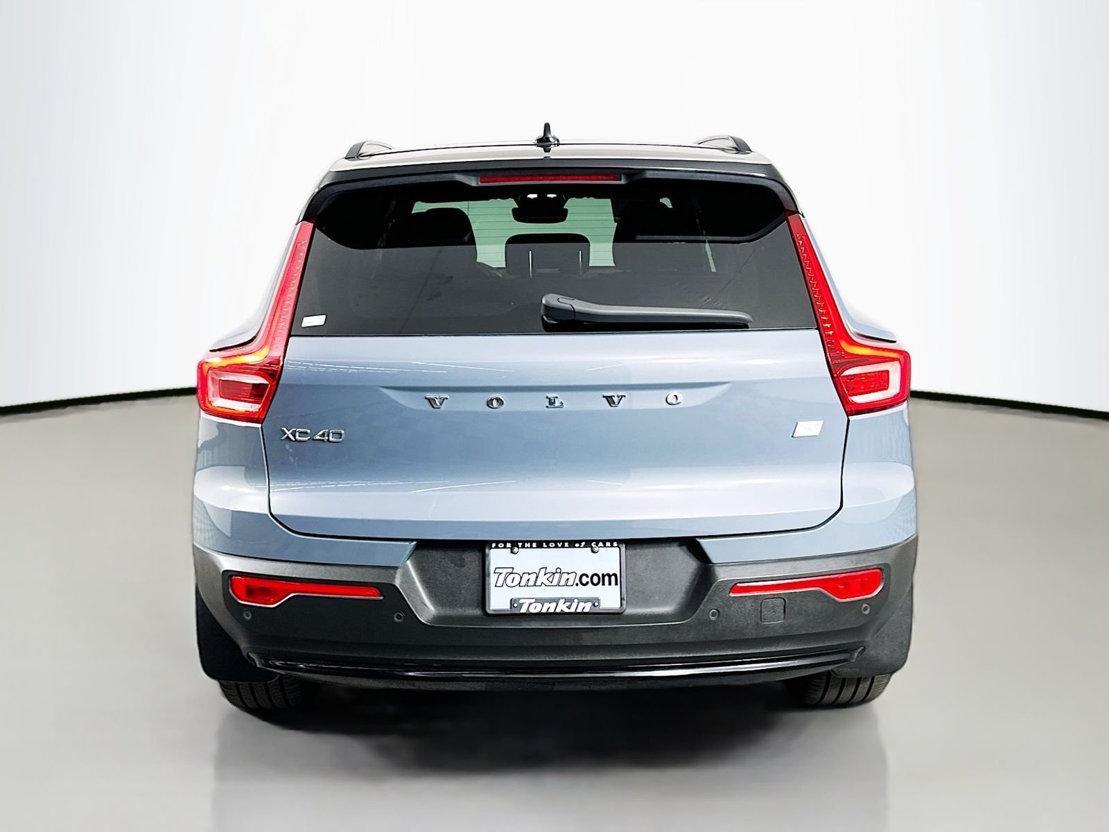 Used 2023 Gray Metallic Volvo Ultimate image 6