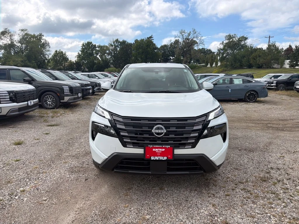 Used 2027  Nissan SV image 5