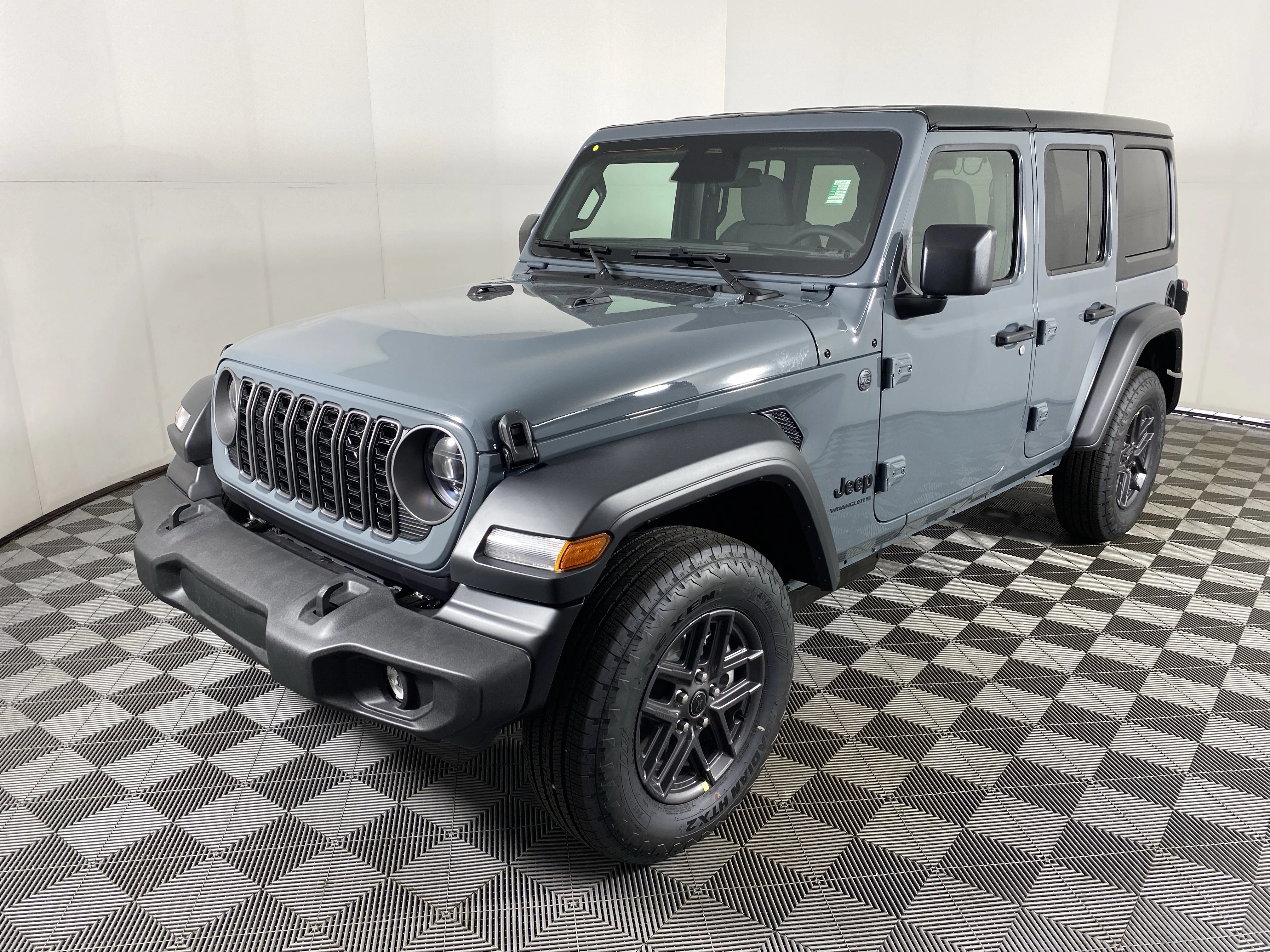 New 2026 Anvil Clear-Coat Exterior Paint Jeep Sport S image 9