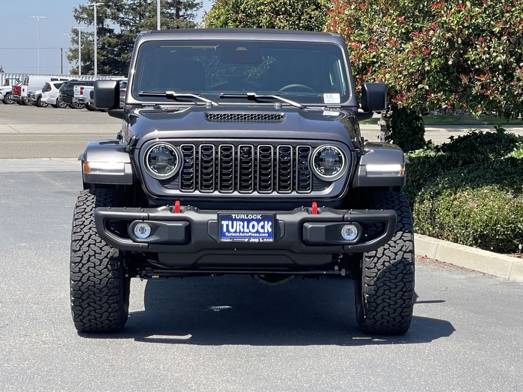 New 2026 Granite Crystal Metallic Clear-Coat Exterior Paint Jeep Rubicon X image 2