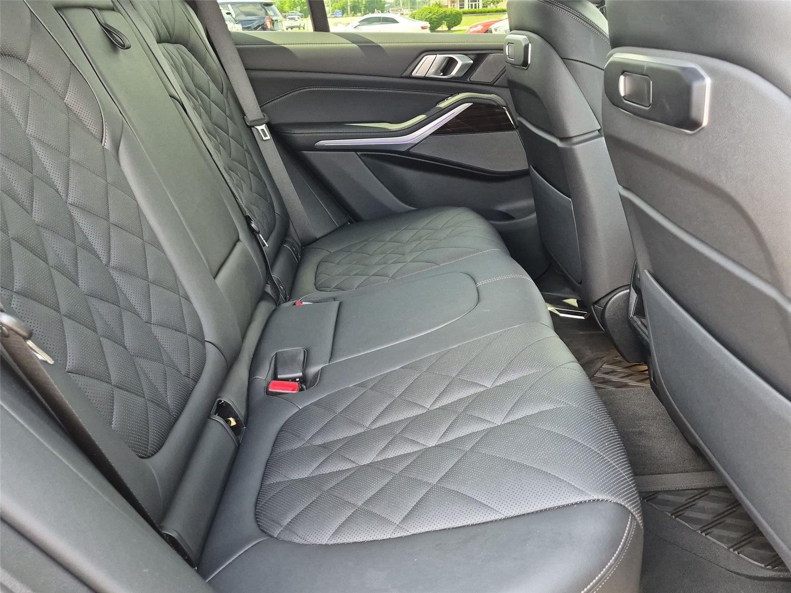 Used 2024 Black Sapphire Metallic BMW xDrive40i image 36