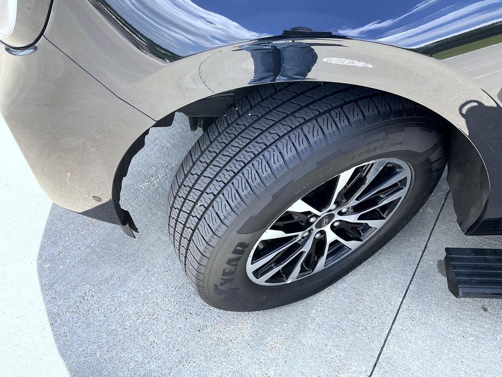 Used 2025 Black Ford Platinum image 25