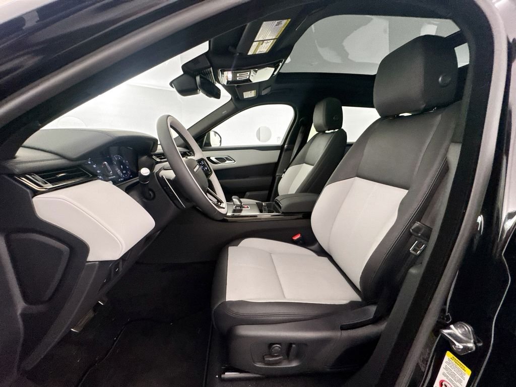 New 2026 Santorini Black Land Rover Dynamic SE image 19