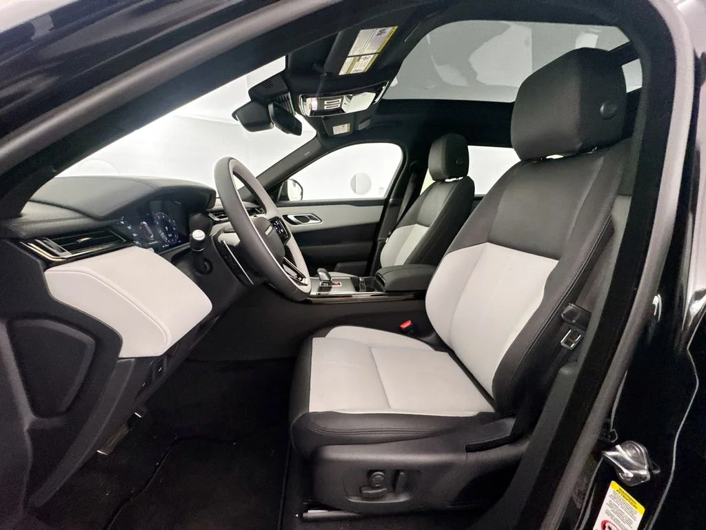 New 2026 Santorini Black Land Rover Dynamic SE image 19