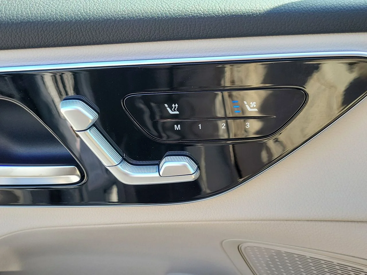 New 2026 Cirrus Silver Metallic Mercedes-Benz GLC 300 image 23