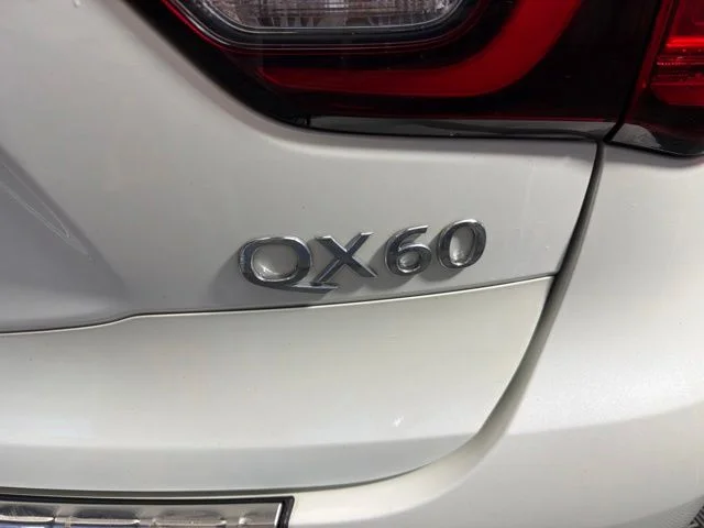 Certified Used 2019 White INFINITI LUXE image 10