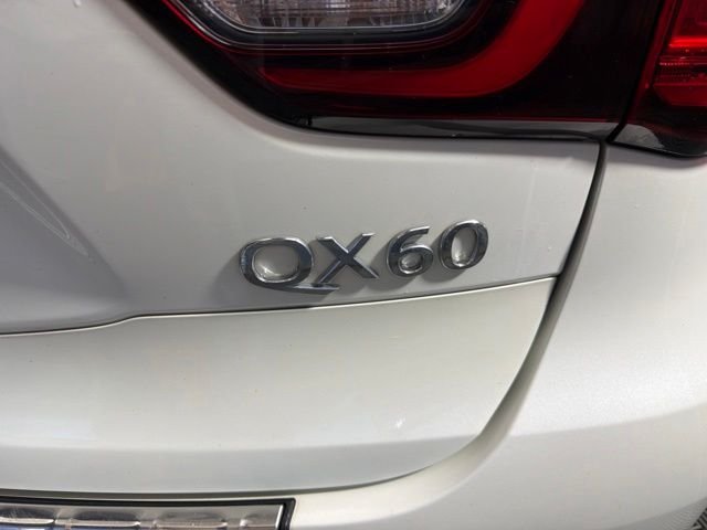 Certified Used 2019 White INFINITI LUXE image 10
