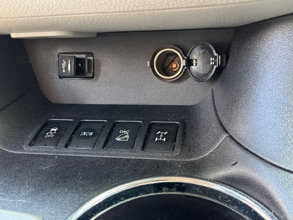 Used 2014 Silver Toyota LE Plus V6 image 22