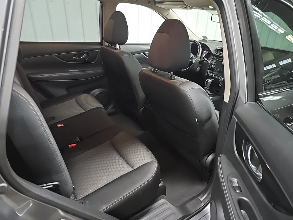 Used 2018 Gray Nissan SV image 19