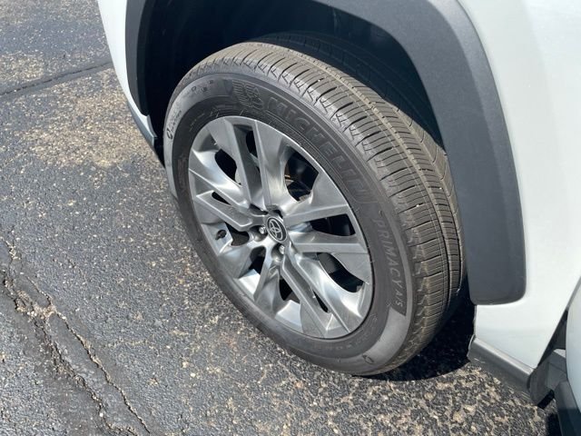 Certified Used 2025 Beige Toyota XLE Premium image 9