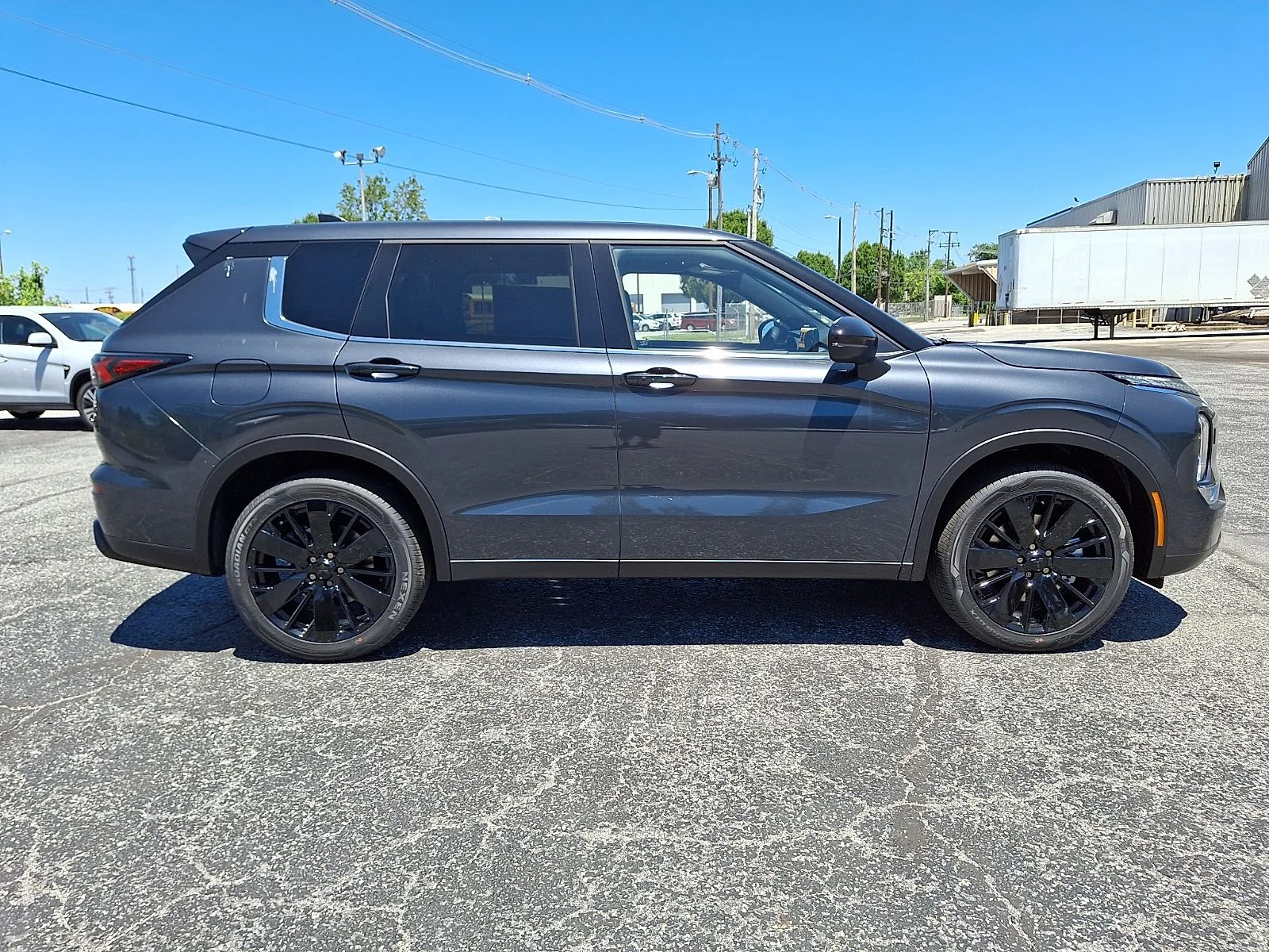 New 2026 Gray Mitsubishi LE image 9