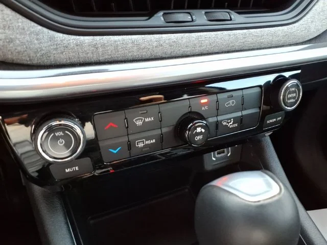 Used 2024 Black Jeep Latitude image 26