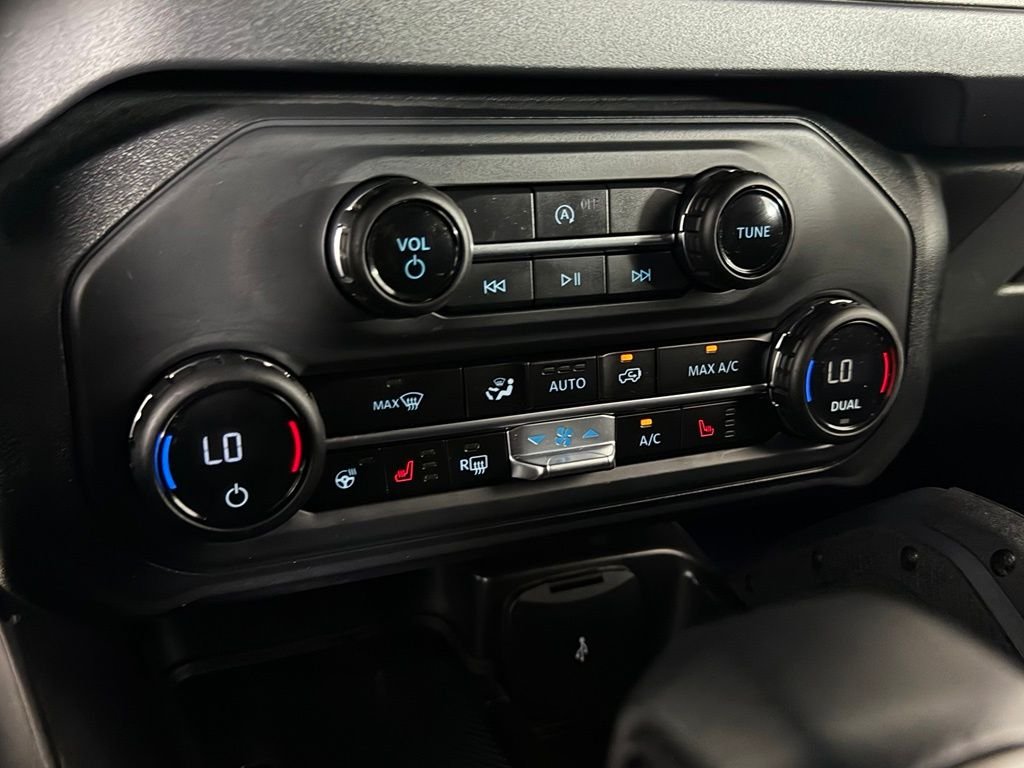 Used 2025 Shadow Black Ford Badlands image 17