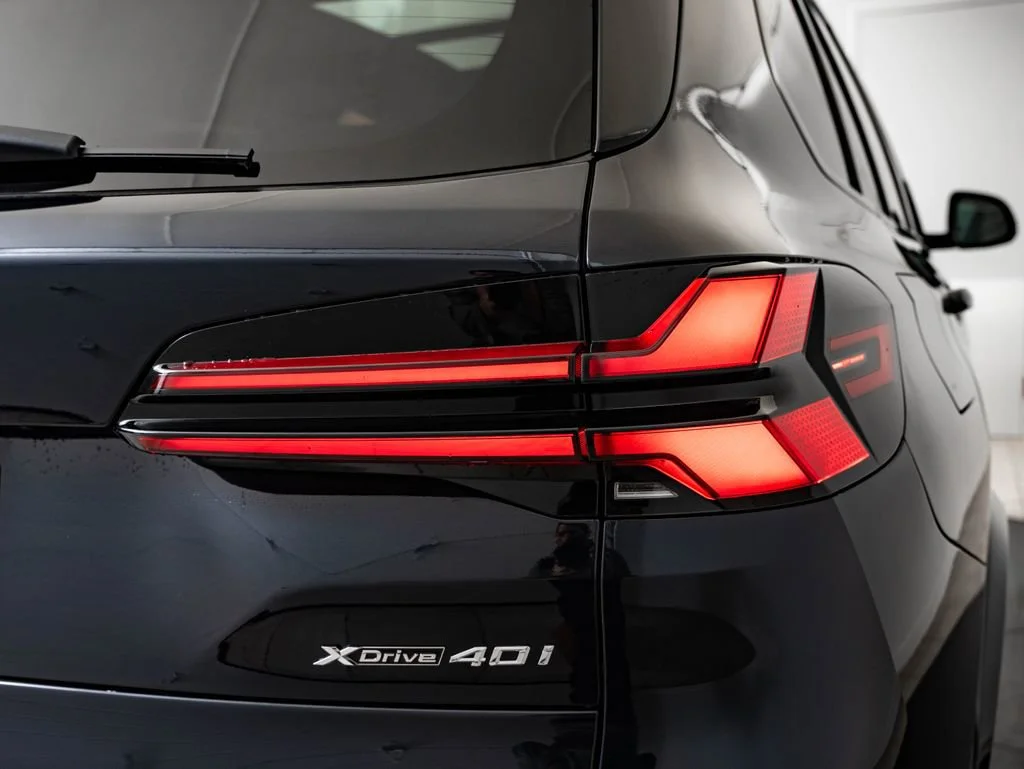 New 2026 Carbon Black Metallic BMW xDrive40i image 9