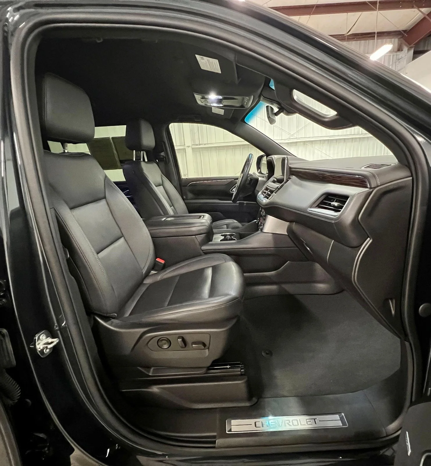 Used 2022 Gray Chevrolet Z71 image 18