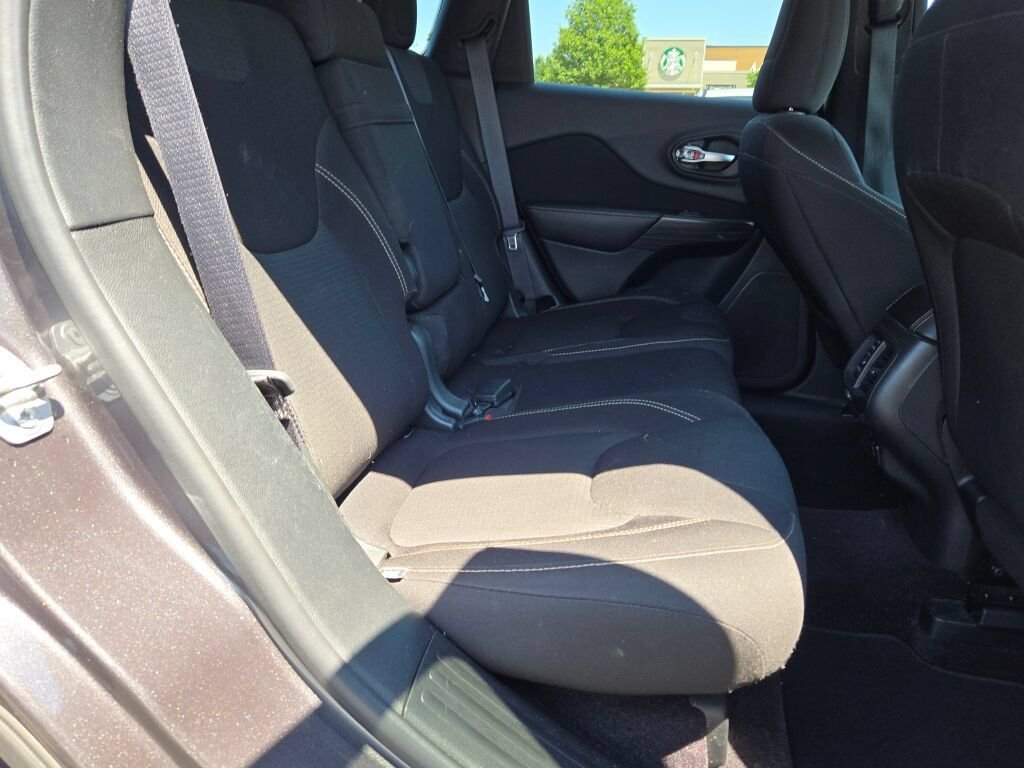 Used 2016 Gray Jeep Latitude image 9