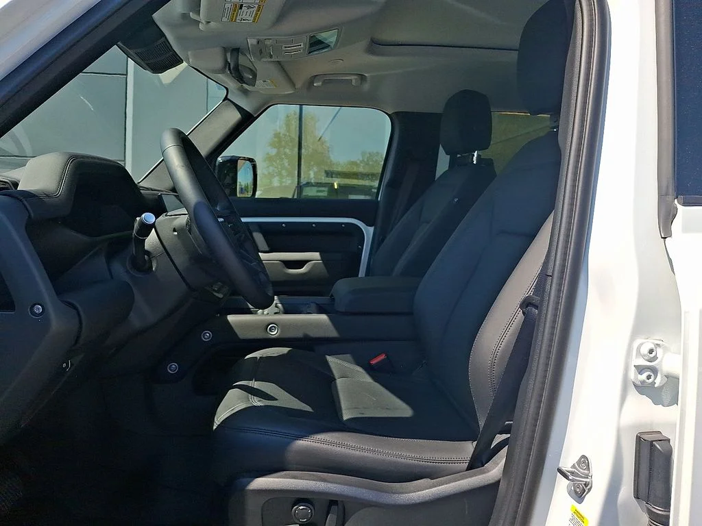Certified Used 2025 Fuji White Land Rover S image 13