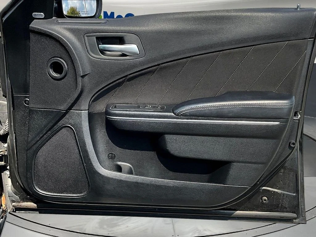 Used 2016 Black Dodge SXT image 28