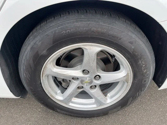 Used 2017 Summit White Chevrolet LS image 14