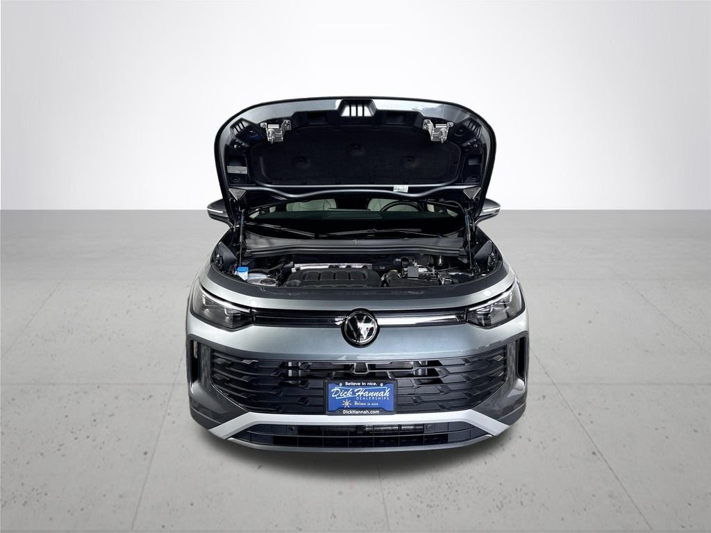 New 2026 Platinum Gray Metallic Volkswagen 2.0T SE image 22