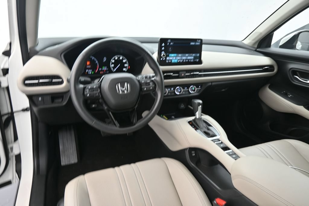 Used 2024 Platinum White Pearl Honda EX-L image 16
