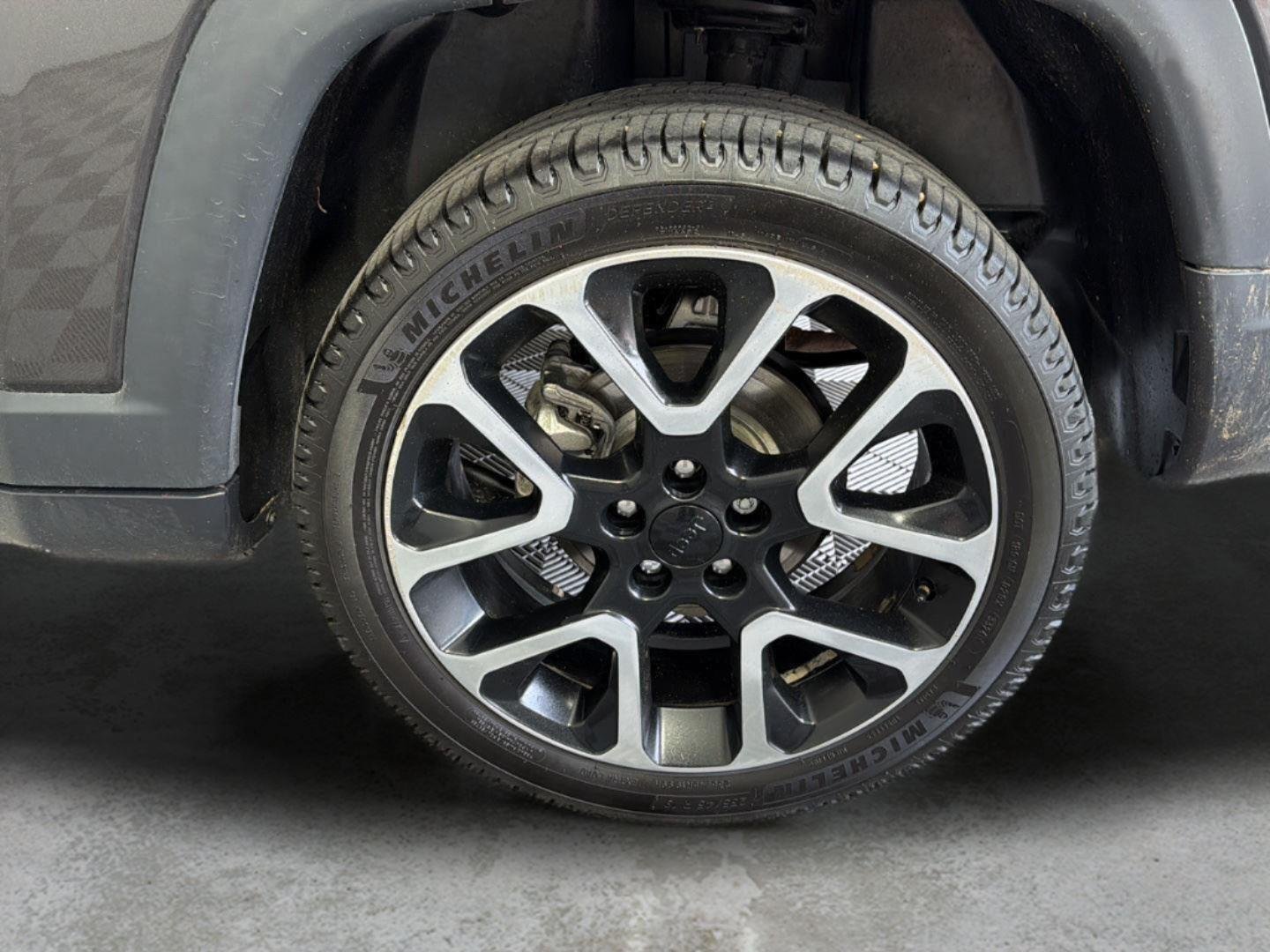 Used 2019 Granite Crystal Metallic Clearcoat Jeep Limited image 12