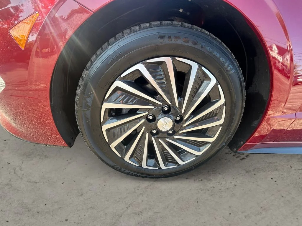 Used 2023 Ultimate Red Hyundai SEL image 15