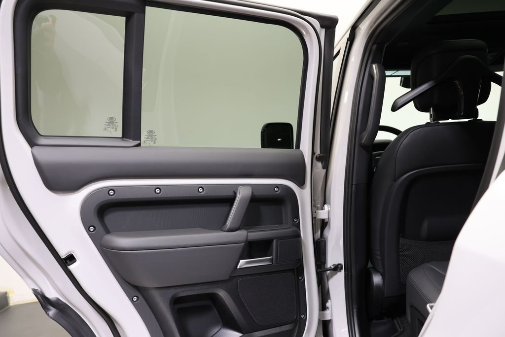 2026 Land Rover Defender X-Dynamic SE - Photo 32