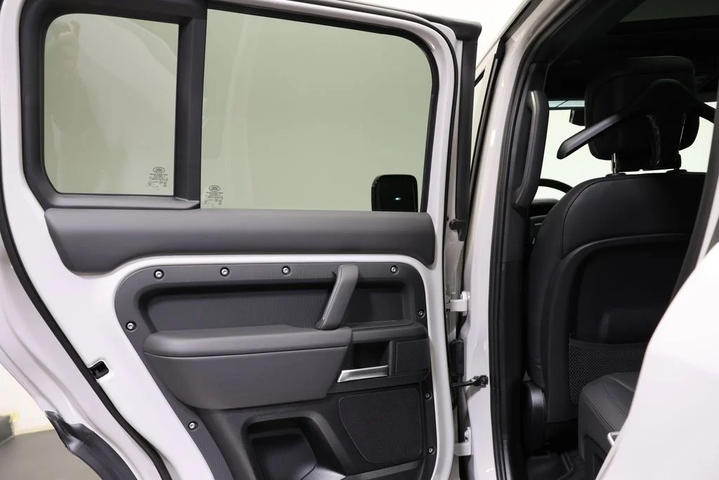 2026 Land Rover Defender X-Dynamic SE - Photo 32