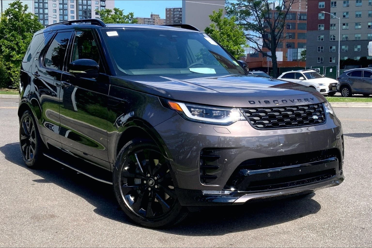 New 2026 Charente Grey Land Rover Dynamic SE image 2
