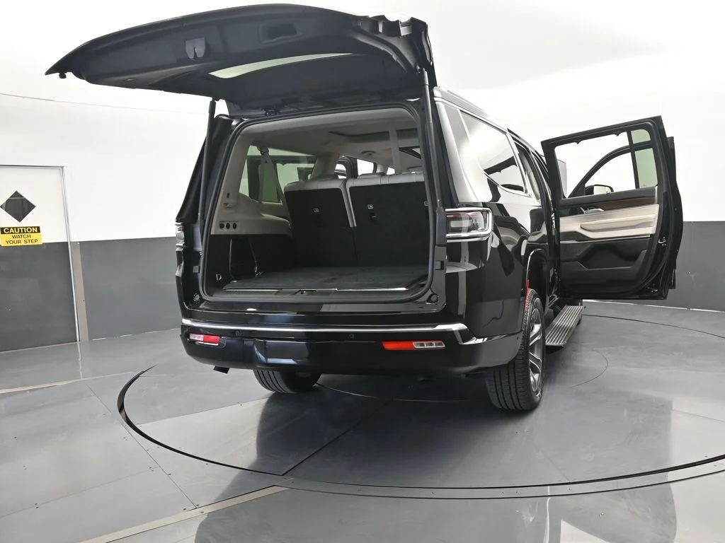 Used 2024 Diamond Black Crystal Pearlcoat Jeep Base image 88