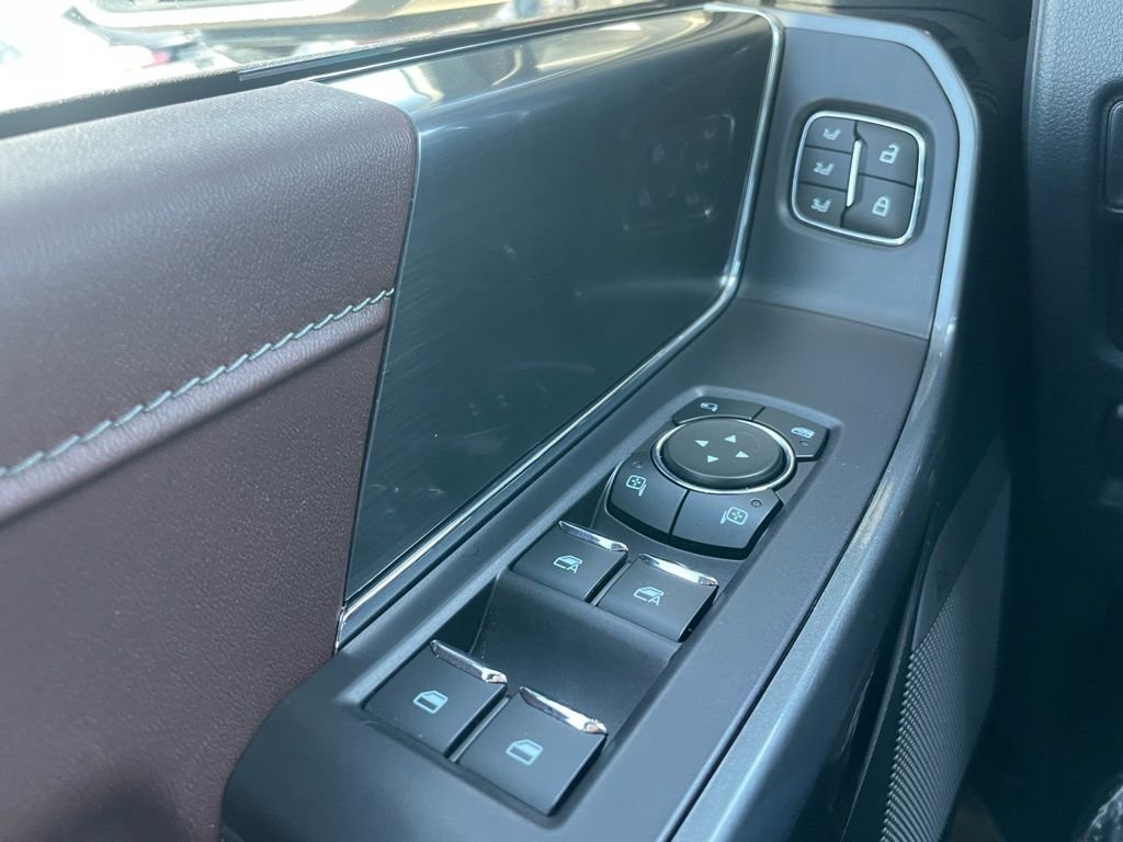 Used 2022 Silver Ford Lariat image 27