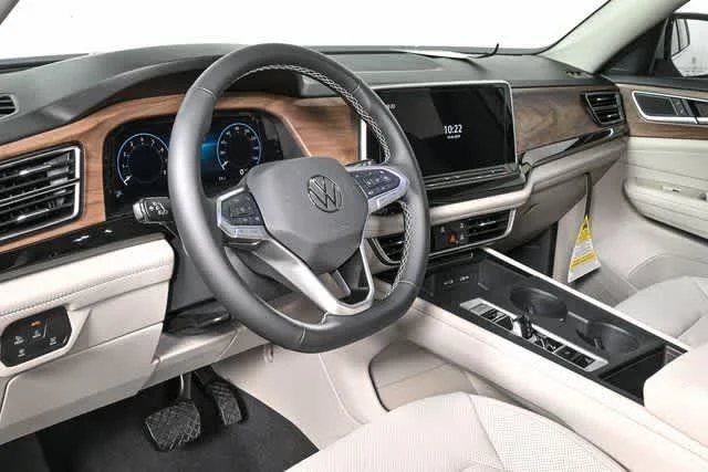 New 2026 Opal White Pearl Volkswagen 2.0T SE image 4