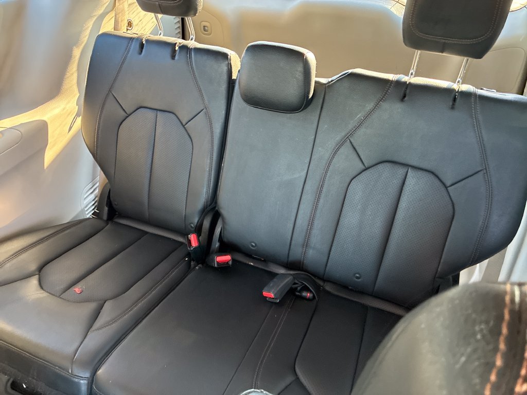 Used 2019 Gray Chrysler Touring L image 19