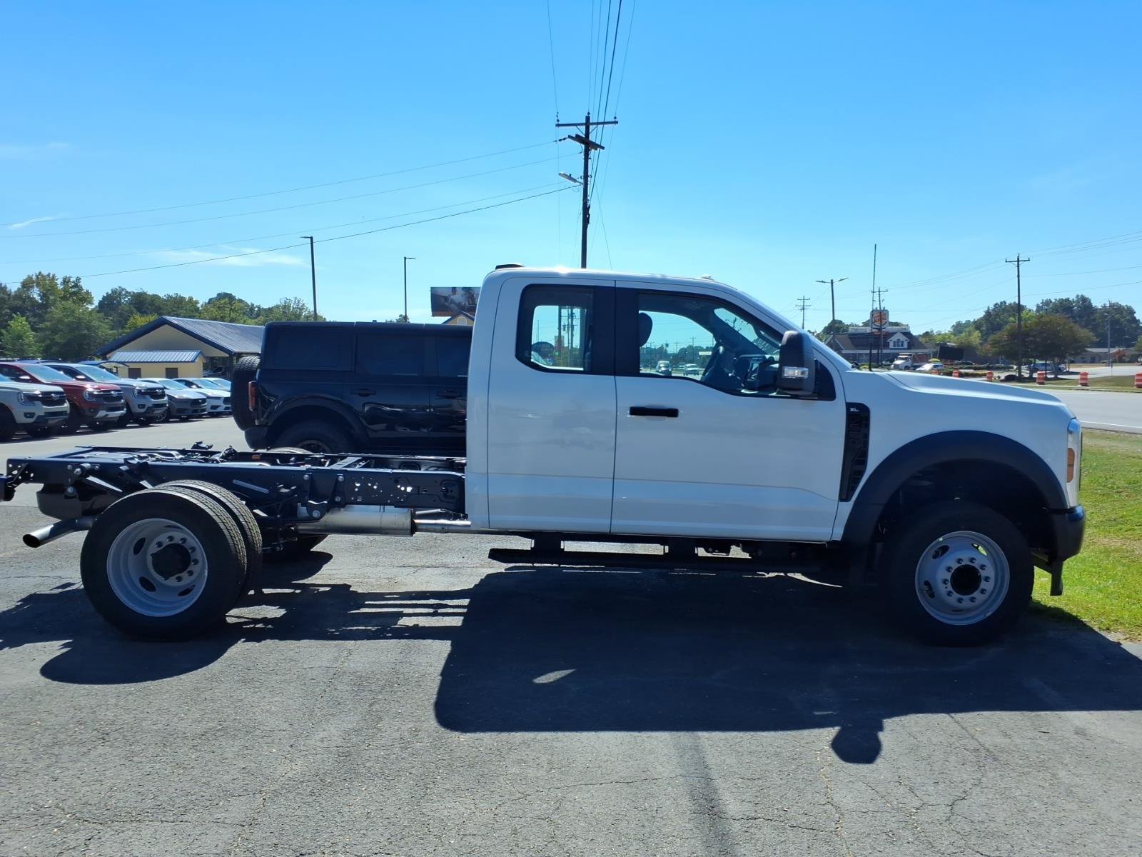 New 2027 Oxford White Ford F-550® XL image 5