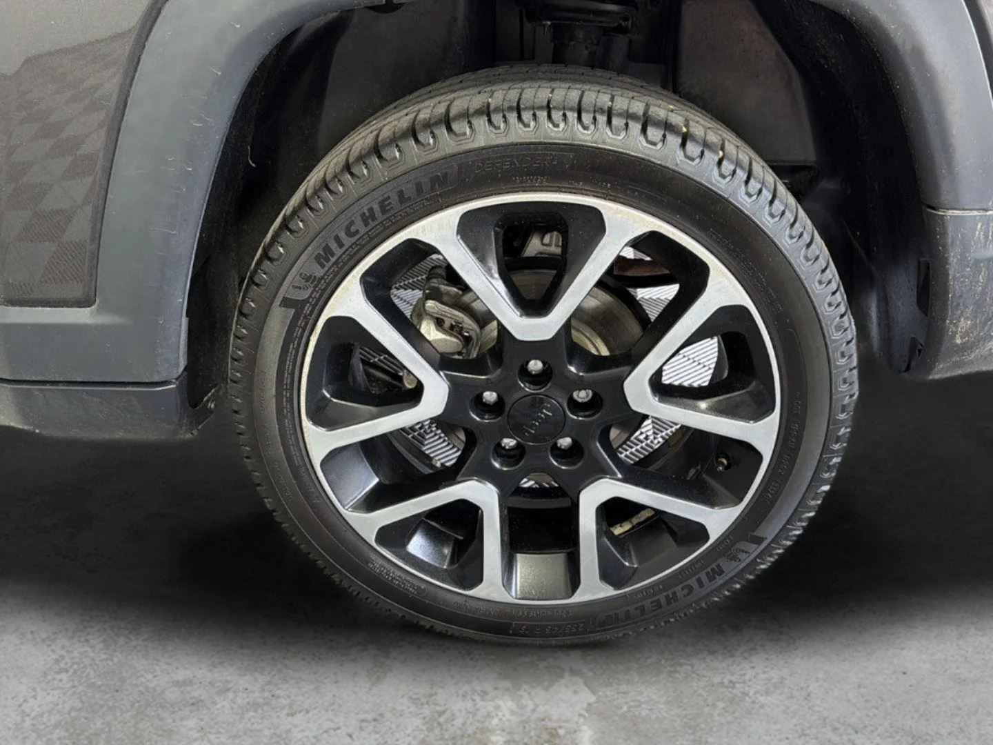 Used 2019 Granite Crystal Metallic Clearcoat Jeep Limited image 12