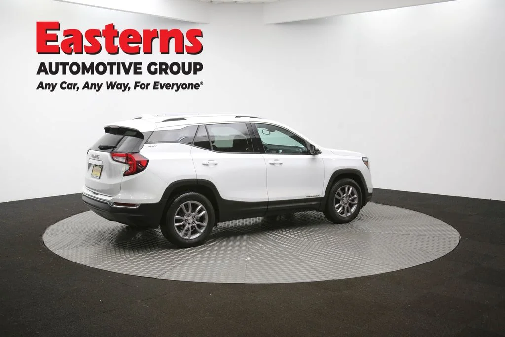 Used 2023 White GMC SLT image 44