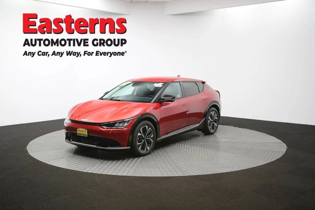 Used 2023 Red Kia Wind image 57