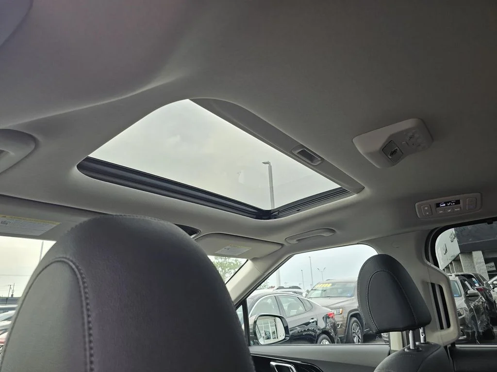 Used 2026 White Kia SX Prestige image 25
