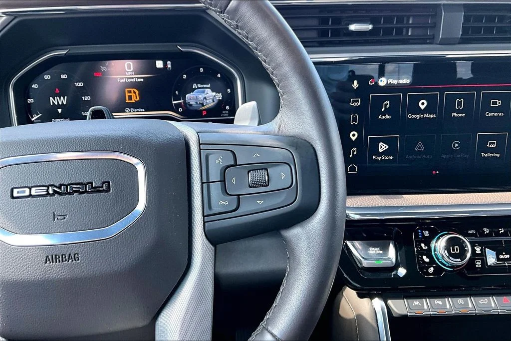 Used 2024 White GMC Denali image 21