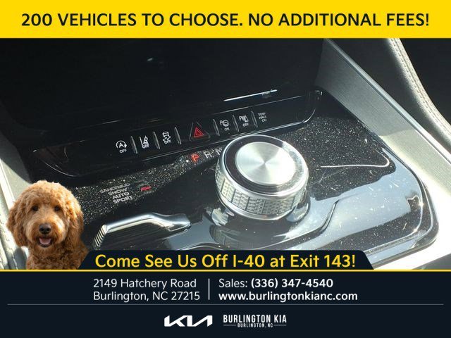 Used 2025 Diamond Black Crystal Pearlcoat Jeep Base image 7