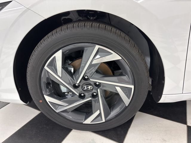 Certified Used 2025 White Hyundai SEL Sport image 5