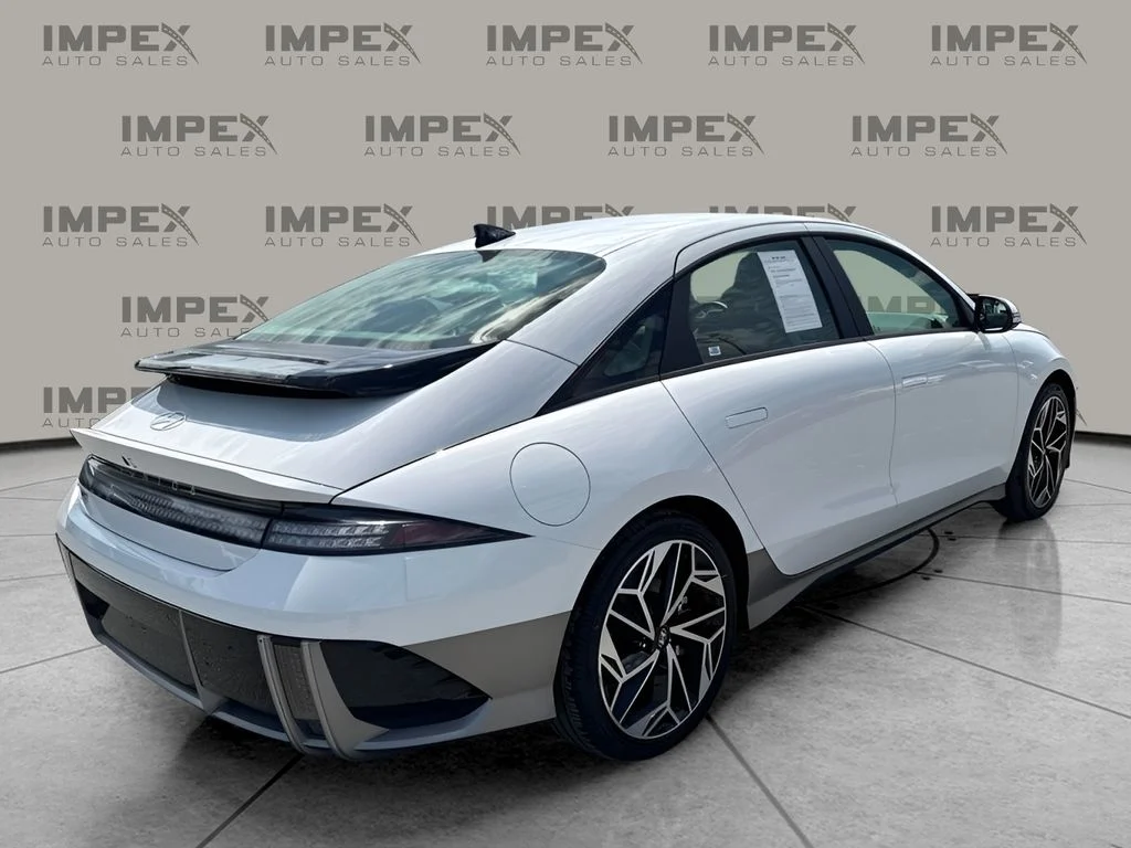Used 2025 White Hyundai SEL image 5