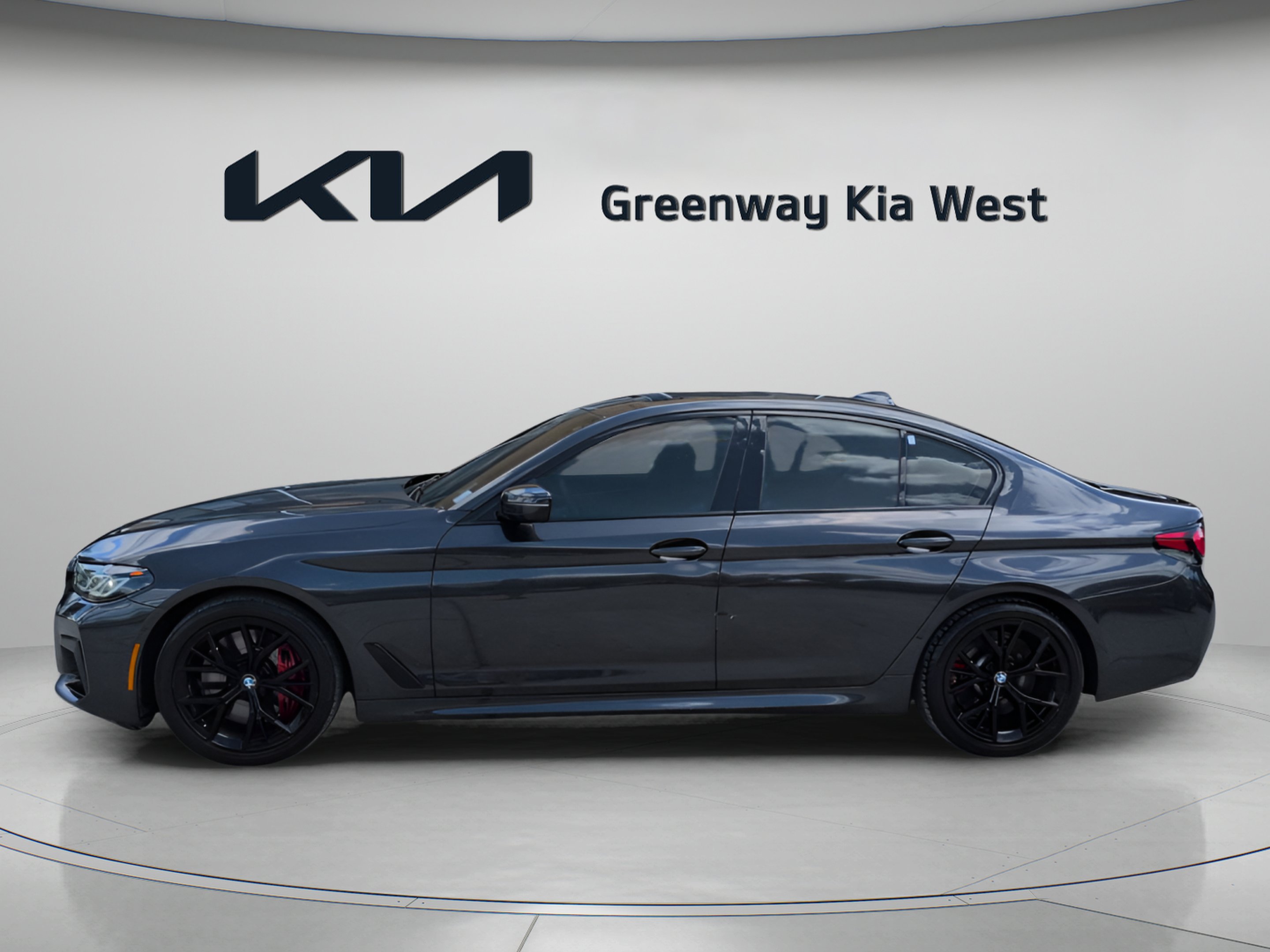 Used 2021 Dark Graphite Metallic BMW 540i image 4
