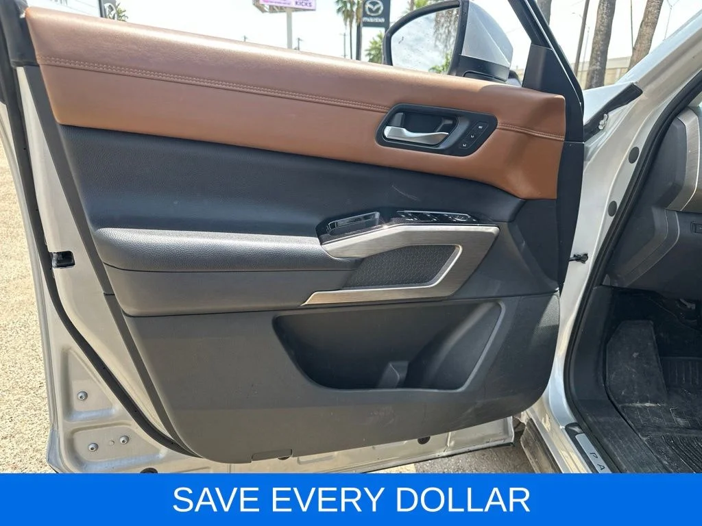 Used 2023 Silver Nissan Platinum image 7