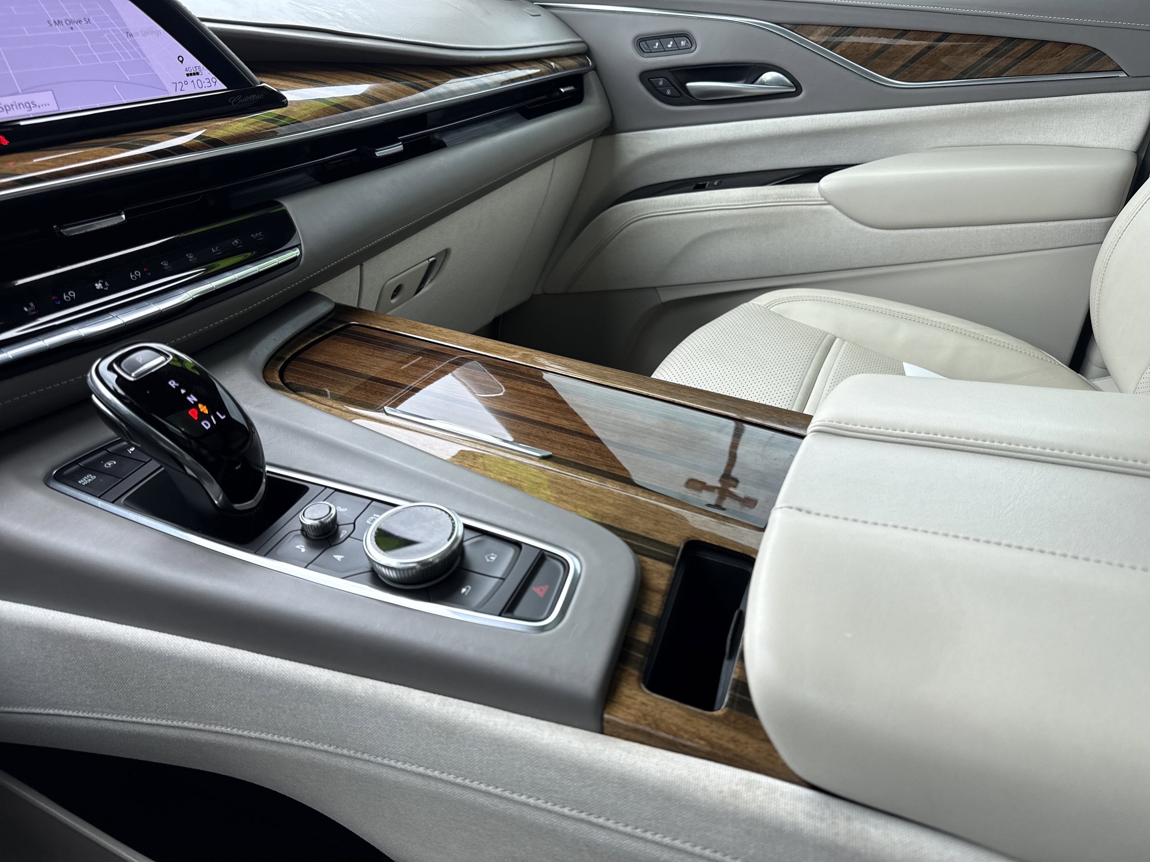 Used 2023 Sandstone Metallic Cadillac Sport Platinum image 27