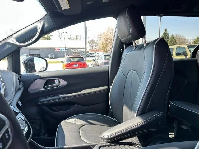 2026 Chrysler Pacifica Limited - Photo 33